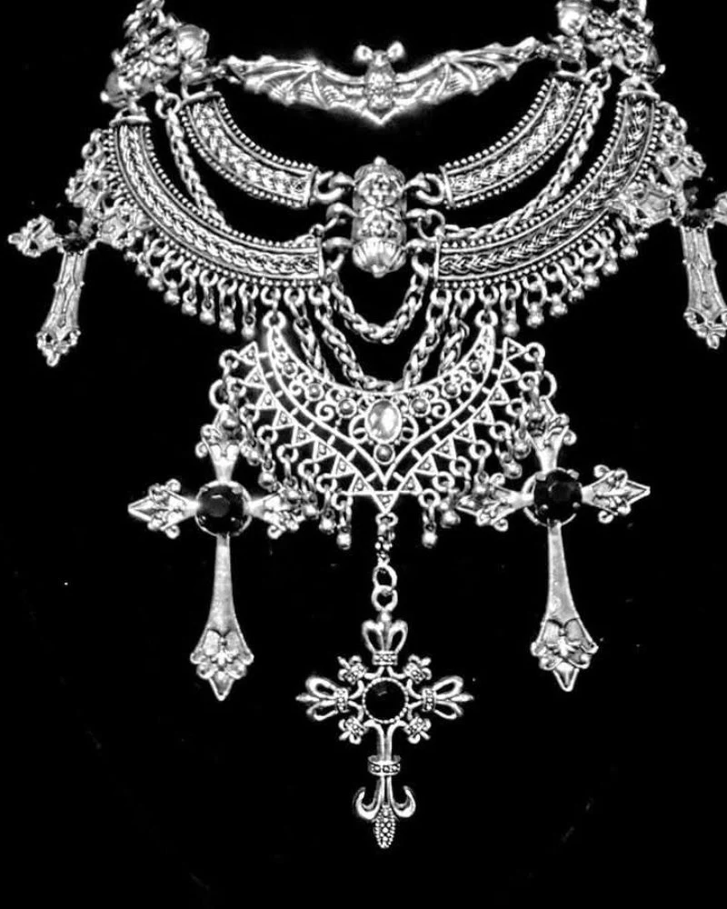 Cross of Shadows Jewellery Set - Image 2