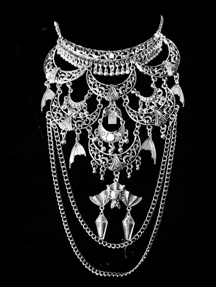 Crypt Keeper’s Embrace Jewellery Set - Image 3