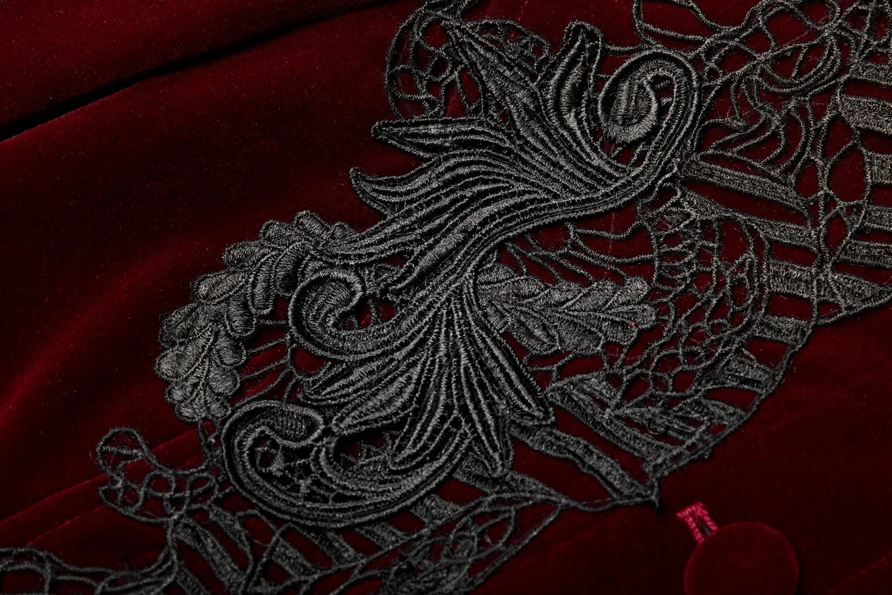House Draconis Coat in Red - Image 12