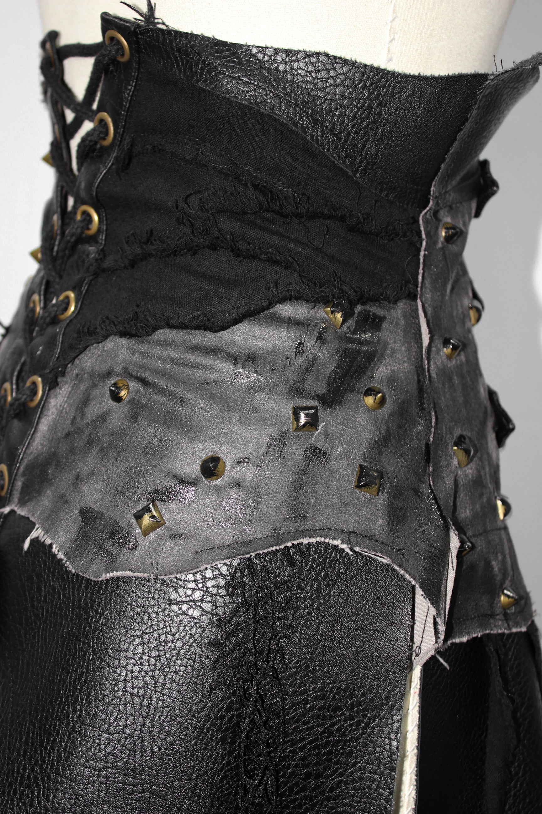 Wasteland Empress Battle Cincher - Image 12