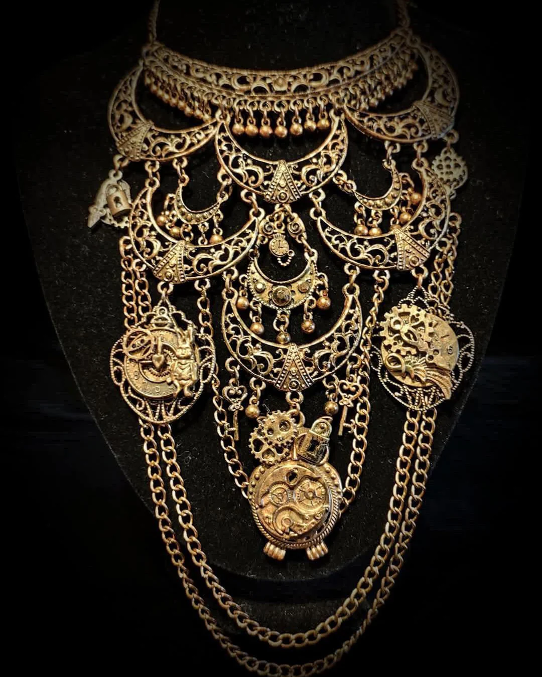 The Enchanted Timekeeper - Steampunk Necklace & Earring Set - Image 3