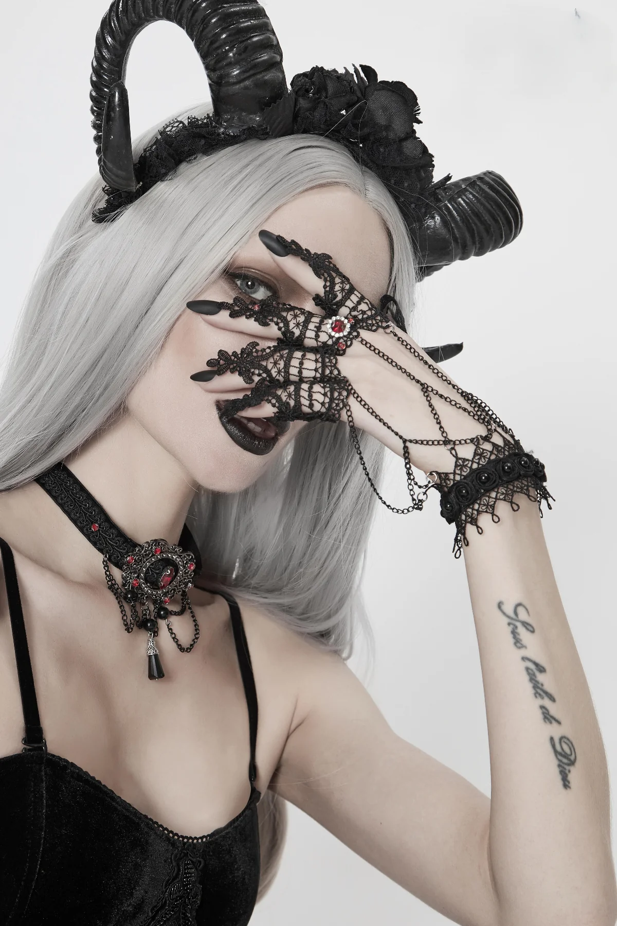 Iris- Gothic Lace Claw Glove (One Hand)