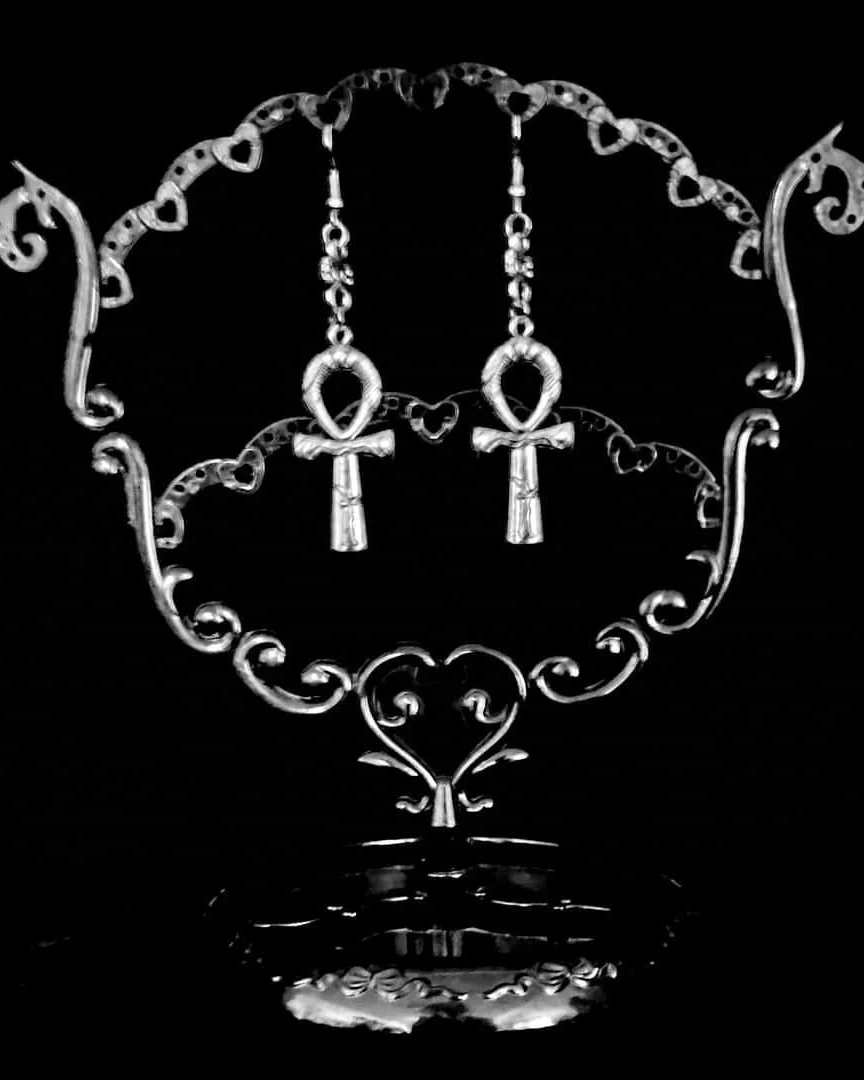 Witching Hour Rosary Jewellery Set - Image 3